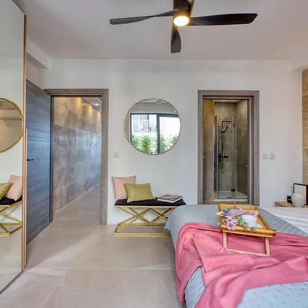 Modern Seafront With Views Of Valletta شقة