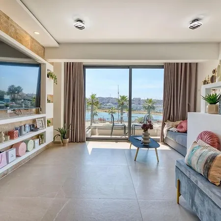 Modern Seafront With Views Of Valletta شقة