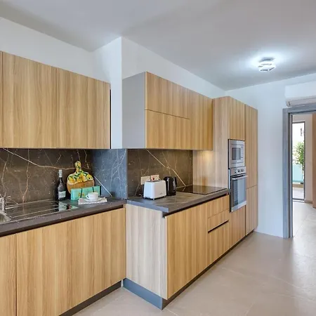 Modern Seafront With Views Of Valletta Daire *